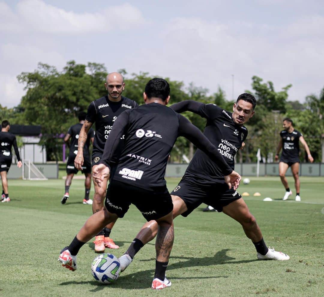 コリンチャンスさんのインスタグラム写真 - (コリンチャンスInstagram)「Preparação de 👀 no próximo duelo pelo Brasileirão! ⚽  📸 @rodrigo_coca   #VaiCorinthians」11月22日 0時01分 - corinthians