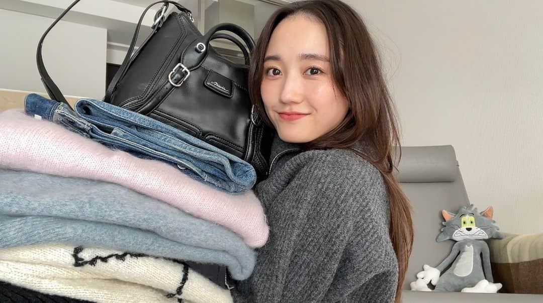 鈴木友菜のインスタグラム：「👖💘💸☺️」