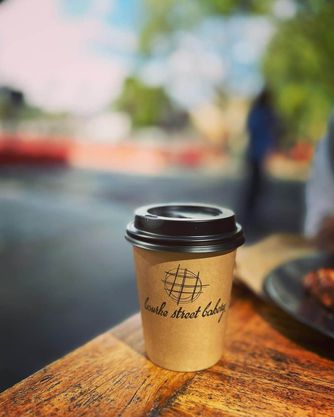 奥貫薫さんのインスタグラム写真 - (奥貫薫Instagram)「.  Bourke Street Bakery @bourkestreetbakery   地元のひとに大人気で、 朝早くからひっきりなしにお客さんが訪れるベーカリー。 私たちもすっかり気に入って、二日続けてこちらで朝ごはん。 コーヒーとポロネーズトーストに、 帰りの飛行機でのおやつをたくさん買い込んで。 自分への旅土産も、こちらのホームメイドのケチャップとジャムを。」11月22日 5時41分 - kaoru_okunuki