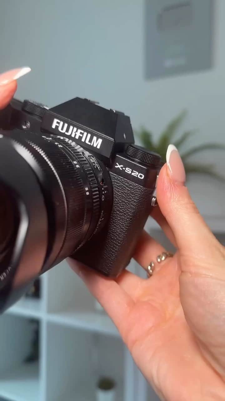 Fujifilm UKのインスタグラム：「@elzthewitch tells us exactly why the X-S20 is the perfect hybrid camera for content creators 📹  #XS20」