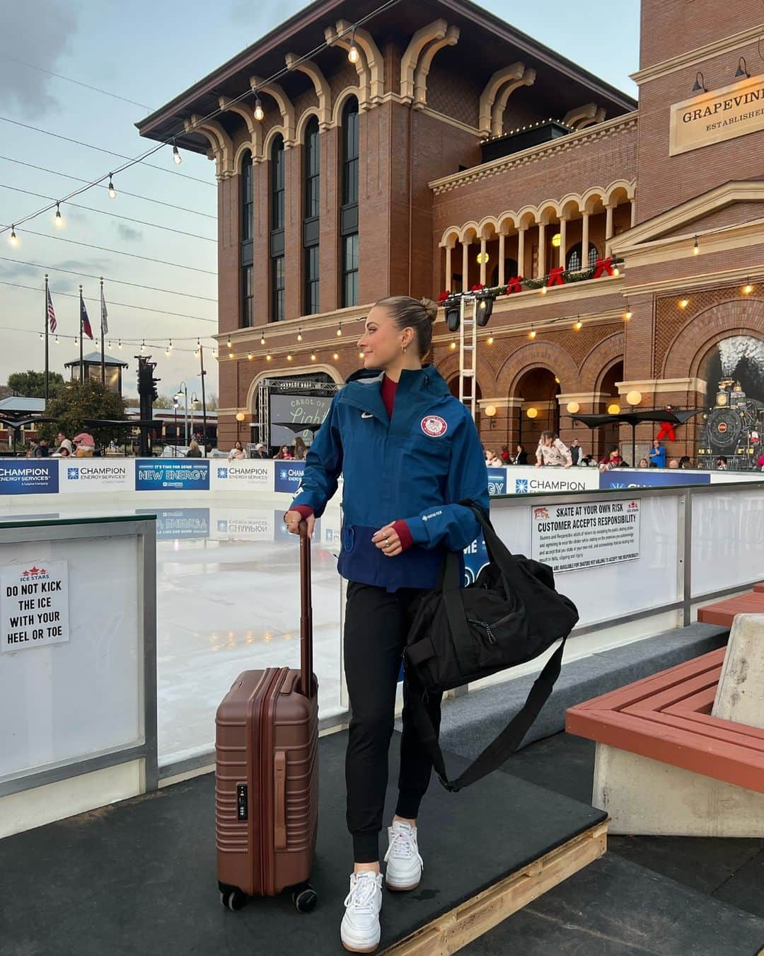 アシュリー・ケインのインスタグラム：「outdoor skating season!」