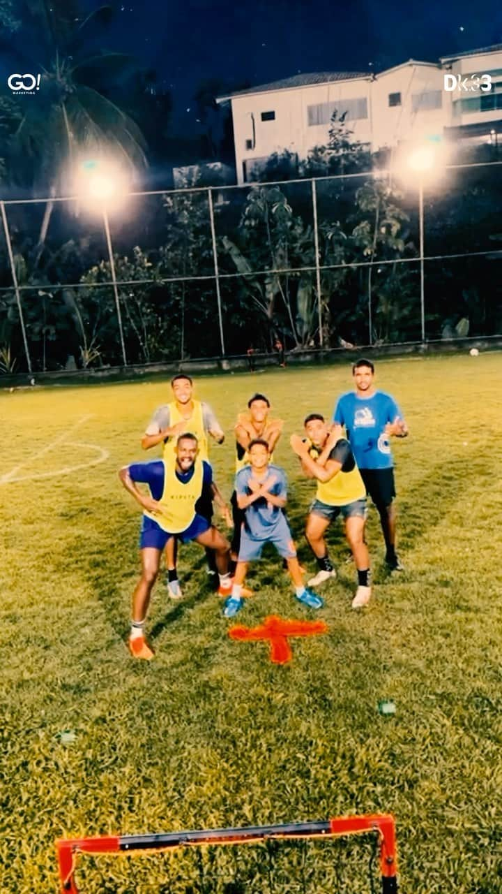 ダンクレーのインスタグラム：「Trabalho firme! ⚽️💪🏾」