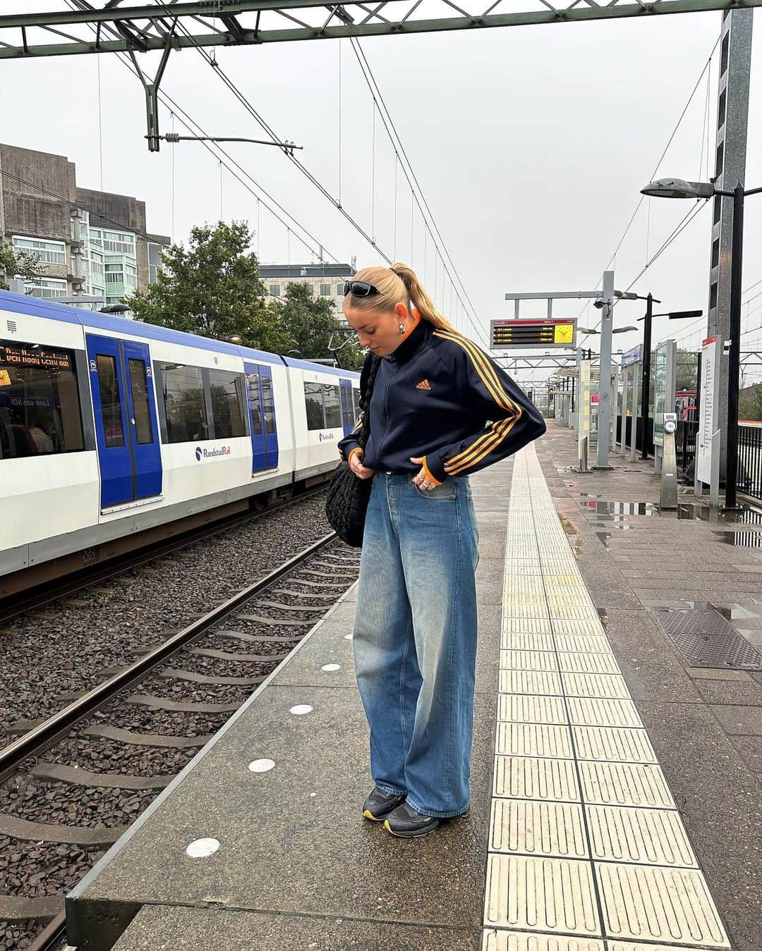 Marije Zuurveldのインスタグラム：「Ik zat echt niet met m’n voeten op de stoel ‼️🤐」