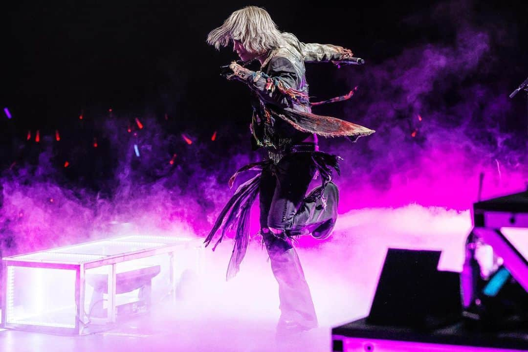 Hydeのインスタグラム：「Even on typhoon-like days, I feel deeply moved at the end   #YOSHIKI #HYDE #SUGIZO  #MIYAVI  #TheLastRockstars  #有明アリーナ @yoshikiofficial @sugizo_official @miyavi_ishihara @thelastrockstars」