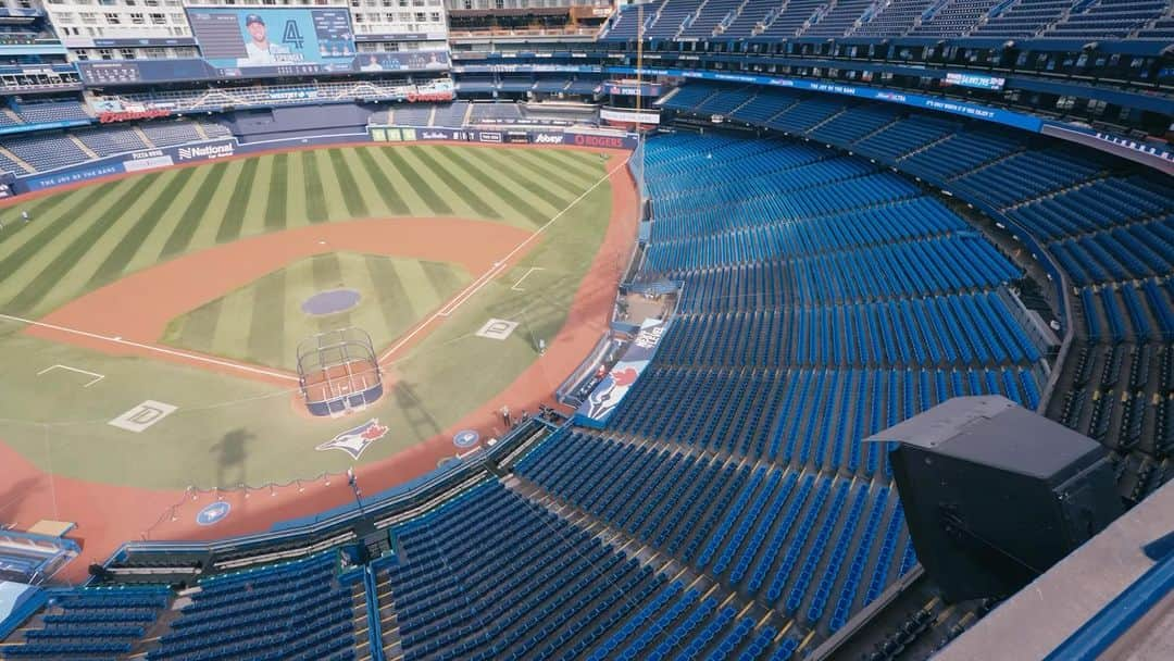 トロント・ブルージェイズのインスタグラム：「From a stadium to a ballpark! The second phase of Rogers Centre renovations are underway ⚾️」