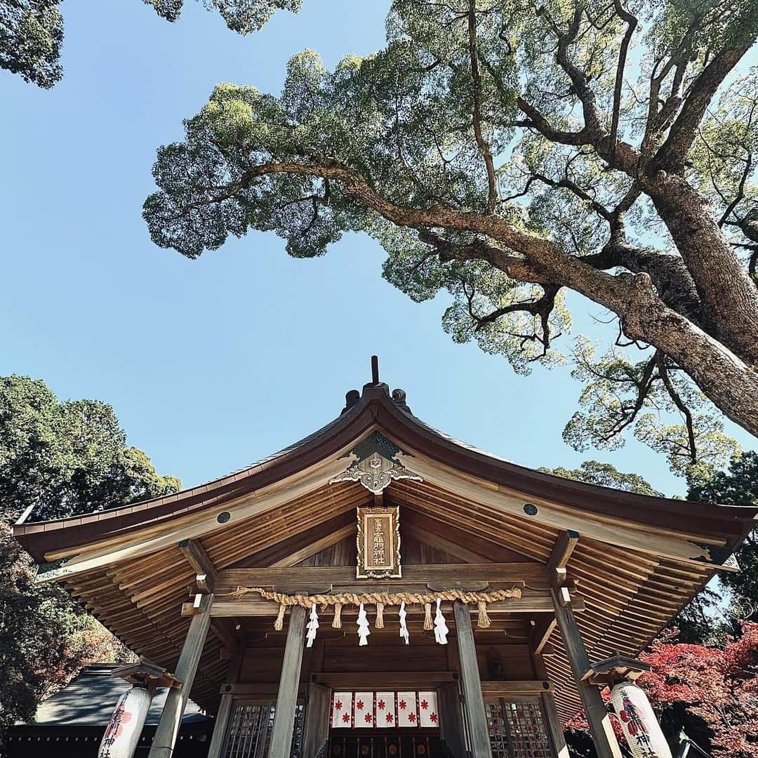 片山正通のインスタグラム：「現場視察＆ミーティングの為、竈門神社へ！！！ いつも凛として澄んだ空気に包まれる大好きな場所。 @ 太宰府／竈門神社  To the Kamado Shrine for a site visit & meeting! My favorite place, still filled with dignified and beautiful air. @ Kamado Shrine/Dazaifu」