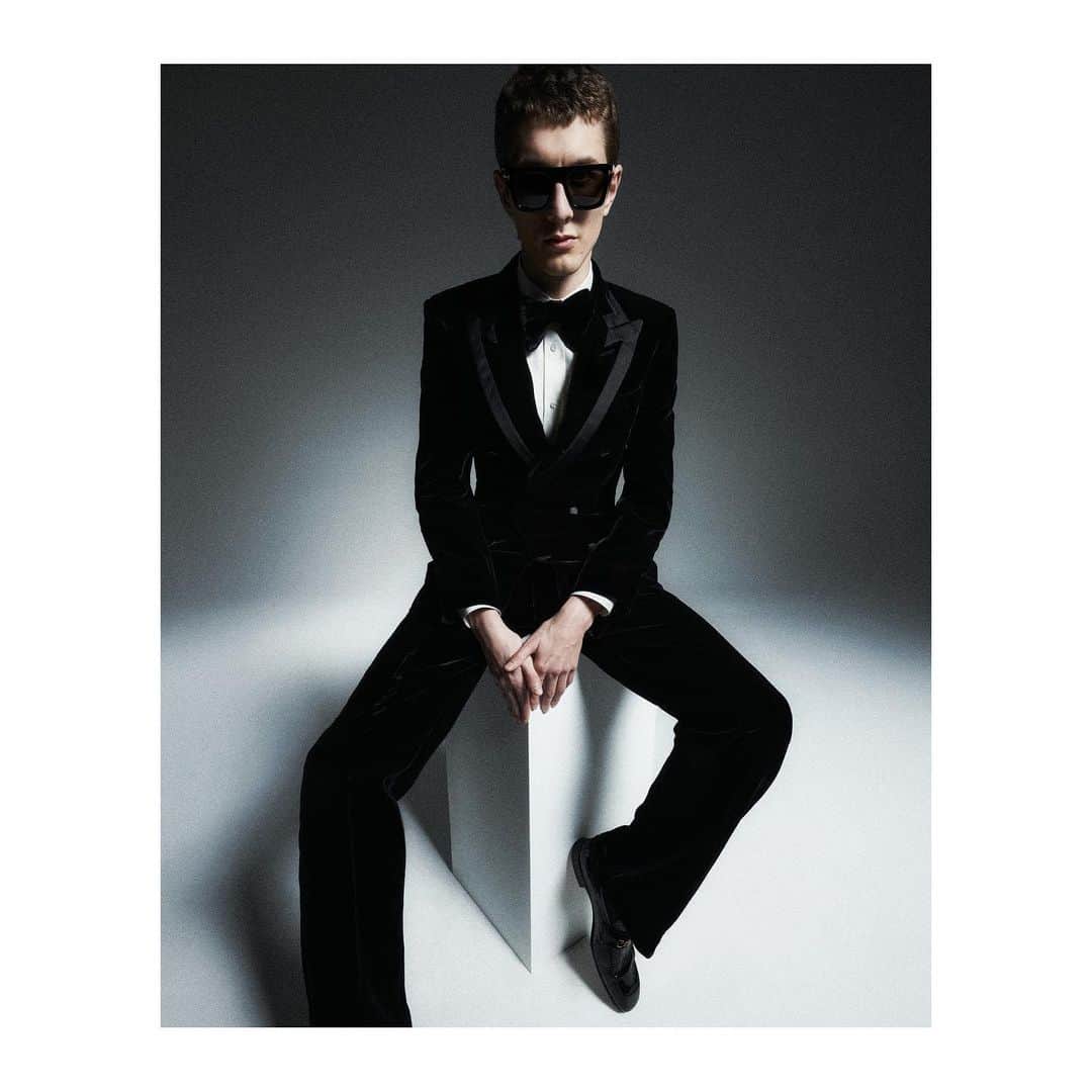 のインスタグラム：「VELVET ATTICUS JACKET  DISCOVER THE HOLIDAY PARTY EDIT ON TOMFORD.COM  #TOMFORD #TFGIFTS」