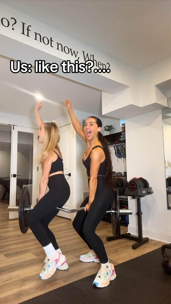 Carli Bybelのインスタグラム：「Hey atleast we keep things exciting 😝🤭#workout #fun」