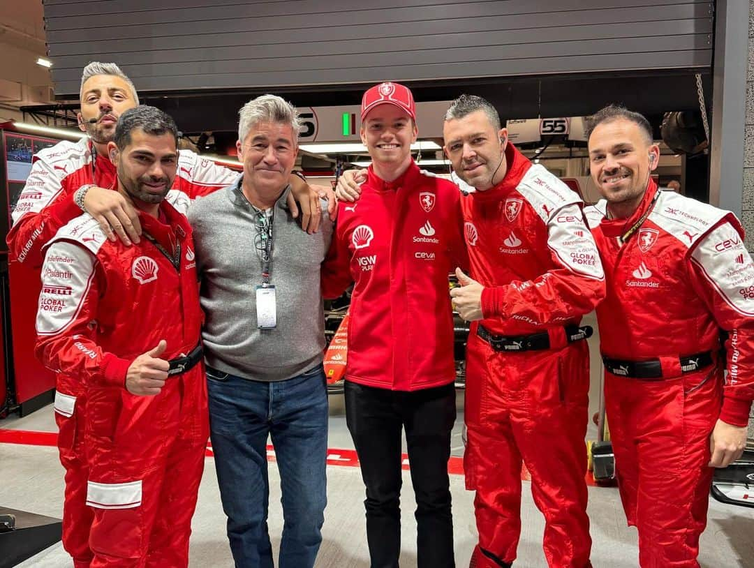 マイケル・フェルプスさんのインスタグラム写真 - (マイケル・フェルプスInstagram)「What a weekend!  First @f1 race in the books, can’t wait for the next one! Thanks to  @scuderiaferrari and #switch (@jessie.roy_ )」11月22日 0時42分 - m_phelps00