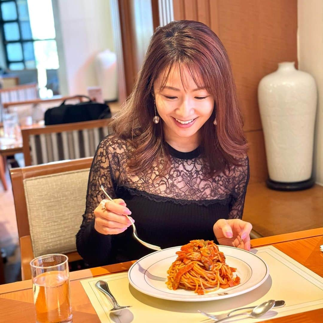 長野美郷さんのインスタグラム写真 - (長野美郷Instagram)「ナポリタンを食べたい！と 思い立ったのですが やっぱり、それだけじゃ済まなかったの巻😇  #ナポリタン発祥の店 #ホテルニューグランド てことで、結局、、 #ナポリタン #ピラフ #プリンアラモード 🍮と洋食まつりでございました😍 #食いしん坊日記」11月22日 0時46分 - misato_nagano_1127