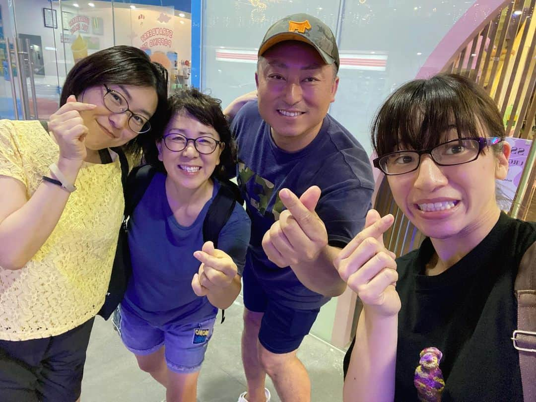 鈴木柚里絵さんのインスタグラム写真 - (鈴木柚里絵Instagram)「I went to a spa in Cebu with my friends. Today was the first day of my classes in Cebu. They eased my fatigue. Thank you! See you soon! 시원했어요  フィリピン留学18日目 まだセブでの授業初日とは思えないくらい仲良い友達できました〜 みんな個性的でめっちゃおもしろい。 彼らに誘われてスパに行ってきました〜 夜道一人で歩けないからめちゃくちゃ助かった！ セブに来て二回目のスパ！ いい感じにセブでの3大サブ目標の一つ「毎日スパ行く」が達成されています。 ssen spa @ssen_spa セブの学校B‘Cebuから徒歩で行けるスパで、スタッフさんもオーナーさんもめっちゃいい感じの方々でした。 また行きます〜  学校→ @bcebu.official 留学エージェント→ @schoolwith_ryugaku  #鈴木柚里絵  #ninjasuzukiyurie  #フィリピン留学　#留学　#セブ　#セブ留学　#留学日記　#留学生活　#英語学習　#bcebu #PR #スクールウィズ  Hello. I’m Yurie Suzuki. I’m Japanese. Please follow me. I’m a voice actress. I’m a ninja. I love learning foreign languages, like English, Spanish, Mandarin, French, Filipino and bahasa Indonesia. I have black belts of taekwondo and Taido. I graduated from the University of Tokyo. My major was Physics. Please subscribe to my YouTube channel.  Twitter, Instagram, TikTok→ @yuriehiyoko English account→ @yuriehiyokoen 日本語→ @yuriehiyokobooks  Español→ @yuriehiyokoesp  bahasa Indonesia→ @yuriehiyokobahasa  Français→ @yuriehiyokofr  中文→ @yuriehiyokonihao  Filipino→ @yuriehiyokofilipino  ＜自己紹介＞ 東大卒忍者声優、鈴木柚里絵です。読書記録などを投稿していくのでよかったらフォローお願いします。 ・予備校通わず非進学校から東大現役合格 ・理系 ・趣味は語学 ・躰道黒帯 ・テコンドー黒帯 ・外務省により欧米に派遣されるコスプレイヤー ・テレビ出演「SASUKE2015」「さんまの東大方程式」「家、ついて行ってイイですか？」「その他の人に会ってみた」「ノブナカなんなん」「リア突WEST」など ・ハッカソン,政策立案コンテスト,ミスコン優勝 ・学生起業 ・養成所入って一年で初仕事の半年後には声の仕事だけで生きてるようになってた ・「ぐんまちゃん」猫忍役「まにまに２」ヘレン役など ・「将来の夢は世界で暗躍する忍者」と言ってたら忍者のスカウトがきて今は忍者鈴木 Twitter、TikTok、YouTubeもやってます。 日常アカウント→ @yuriehiyoko 日本語アカウント→ @yuriehiyokobooks」11月22日 0時46分 - yuriehiyoko