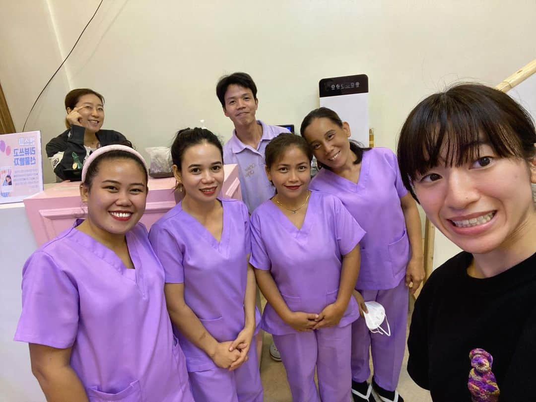 鈴木柚里絵さんのインスタグラム写真 - (鈴木柚里絵Instagram)「I went to a spa in Cebu with my friends. Today was the first day of my classes in Cebu. They eased my fatigue. Thank you! See you soon! 시원했어요  フィリピン留学18日目 まだセブでの授業初日とは思えないくらい仲良い友達できました〜 みんな個性的でめっちゃおもしろい。 彼らに誘われてスパに行ってきました〜 夜道一人で歩けないからめちゃくちゃ助かった！ セブに来て二回目のスパ！ いい感じにセブでの3大サブ目標の一つ「毎日スパ行く」が達成されています。 ssen spa @ssen_spa セブの学校B‘Cebuから徒歩で行けるスパで、スタッフさんもオーナーさんもめっちゃいい感じの方々でした。 また行きます〜  学校→ @bcebu.official 留学エージェント→ @schoolwith_ryugaku  #鈴木柚里絵  #ninjasuzukiyurie  #フィリピン留学　#留学　#セブ　#セブ留学　#留学日記　#留学生活　#英語学習　#bcebu #PR #スクールウィズ  Hello. I’m Yurie Suzuki. I’m Japanese. Please follow me. I’m a voice actress. I’m a ninja. I love learning foreign languages, like English, Spanish, Mandarin, French, Filipino and bahasa Indonesia. I have black belts of taekwondo and Taido. I graduated from the University of Tokyo. My major was Physics. Please subscribe to my YouTube channel.  Twitter, Instagram, TikTok→ @yuriehiyoko English account→ @yuriehiyokoen 日本語→ @yuriehiyokobooks  Español→ @yuriehiyokoesp  bahasa Indonesia→ @yuriehiyokobahasa  Français→ @yuriehiyokofr  中文→ @yuriehiyokonihao  Filipino→ @yuriehiyokofilipino  ＜自己紹介＞ 東大卒忍者声優、鈴木柚里絵です。読書記録などを投稿していくのでよかったらフォローお願いします。 ・予備校通わず非進学校から東大現役合格 ・理系 ・趣味は語学 ・躰道黒帯 ・テコンドー黒帯 ・外務省により欧米に派遣されるコスプレイヤー ・テレビ出演「SASUKE2015」「さんまの東大方程式」「家、ついて行ってイイですか？」「その他の人に会ってみた」「ノブナカなんなん」「リア突WEST」など ・ハッカソン,政策立案コンテスト,ミスコン優勝 ・学生起業 ・養成所入って一年で初仕事の半年後には声の仕事だけで生きてるようになってた ・「ぐんまちゃん」猫忍役「まにまに２」ヘレン役など ・「将来の夢は世界で暗躍する忍者」と言ってたら忍者のスカウトがきて今は忍者鈴木 Twitter、TikTok、YouTubeもやってます。 日常アカウント→ @yuriehiyoko 日本語アカウント→ @yuriehiyokobooks」11月22日 0時46分 - yuriehiyoko