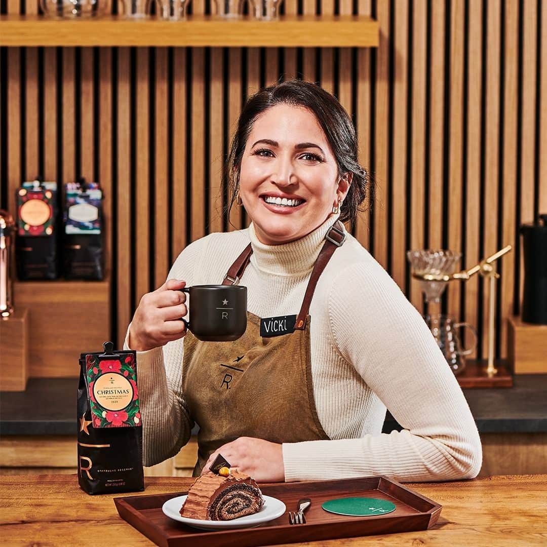 Starbucksのインスタグラム：「For a perfect holiday treat, Vicki from the Seattle Roastery recommends pairing Starbucks Reserve® Christmas Blend with our Chocolate Hazelnut Swirl Cake. Eat, drink and be merry at our Starbucks Reserve® Roasteries.」