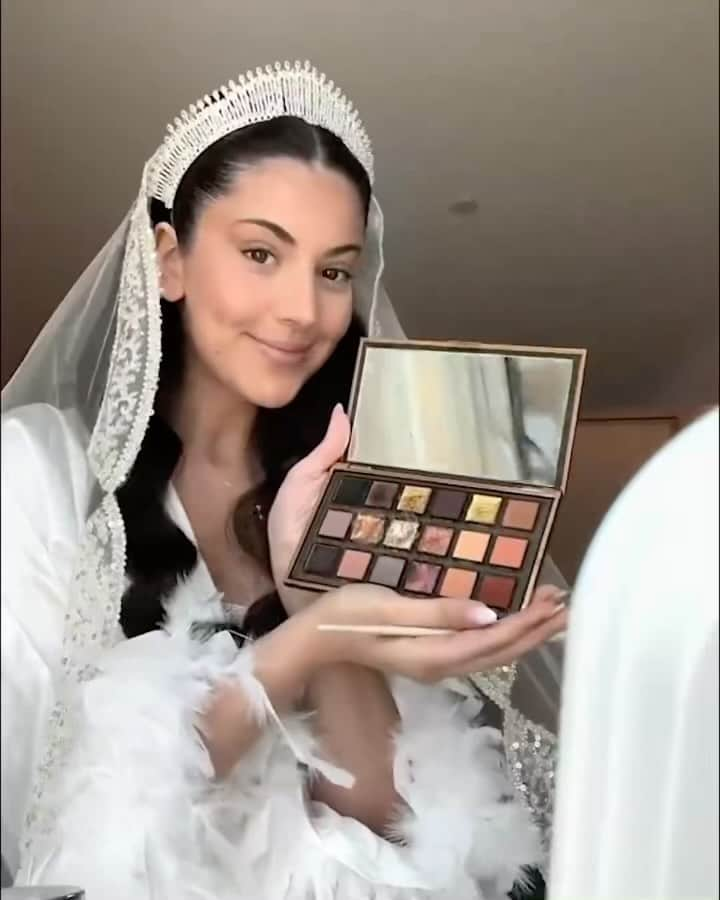 Huda Kattanのインスタグラム：「Our Empowered Eyeshadow Palette is the ultimate eyeshadow essential. Whether you want a latte makeup look or a full glam moment, she’s got you covered! Oh, and she’s 30% RN!   @amirakabalaoui, @intheglowx & @makeupbytammi unboxed theirs – it’s your turn! Tap the link in bio to make it yours! 🛒   #CyberCraze」