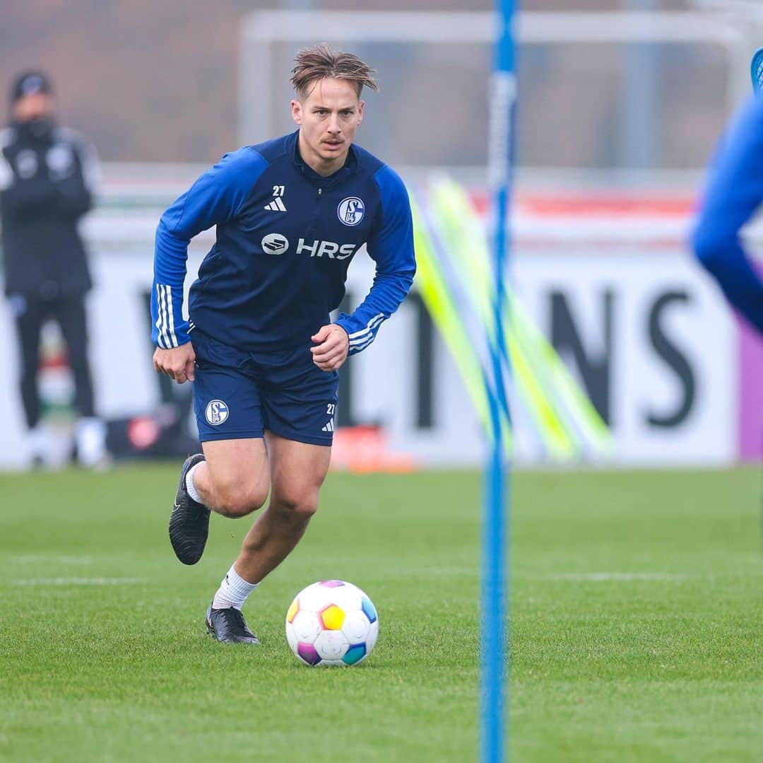 シャルケ04さんのインスタグラム写真 - (シャルケ04Instagram)「NE⚒️T ➡️ #F95S04 . . . #S04 #Schalke04 #Training #Knappen #Königsblau #EinLebenLang #🔵⚪️」11月22日 0時53分 - s04