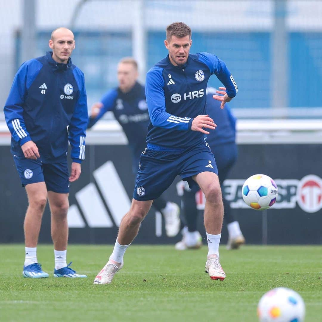 シャルケ04さんのインスタグラム写真 - (シャルケ04Instagram)「NE⚒️T ➡️ #F95S04 . . . #S04 #Schalke04 #Training #Knappen #Königsblau #EinLebenLang #🔵⚪️」11月22日 0時53分 - s04