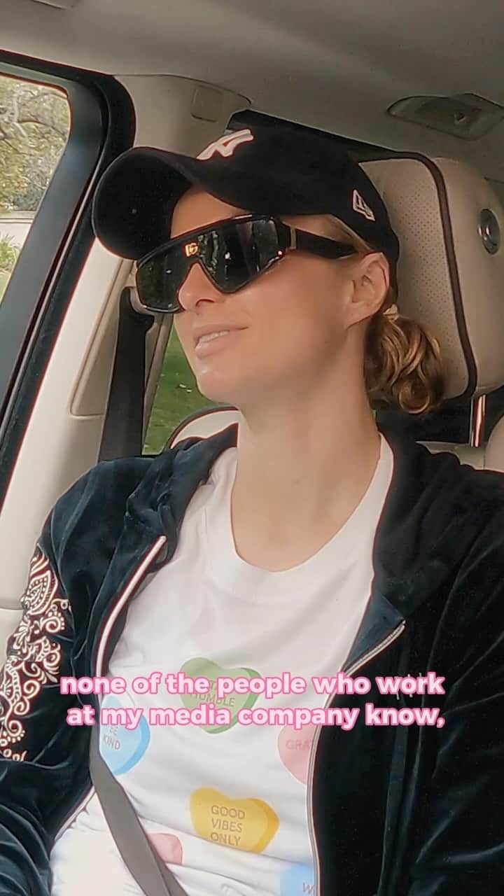 パリス・ヒルトンのインスタグラム：「I still can’t believe I was able to keep Phoenix a secret for so long 😱 Find out how Carter and I did it on the new season of #ParisInLove, arriving on Peacock November 30 💕」