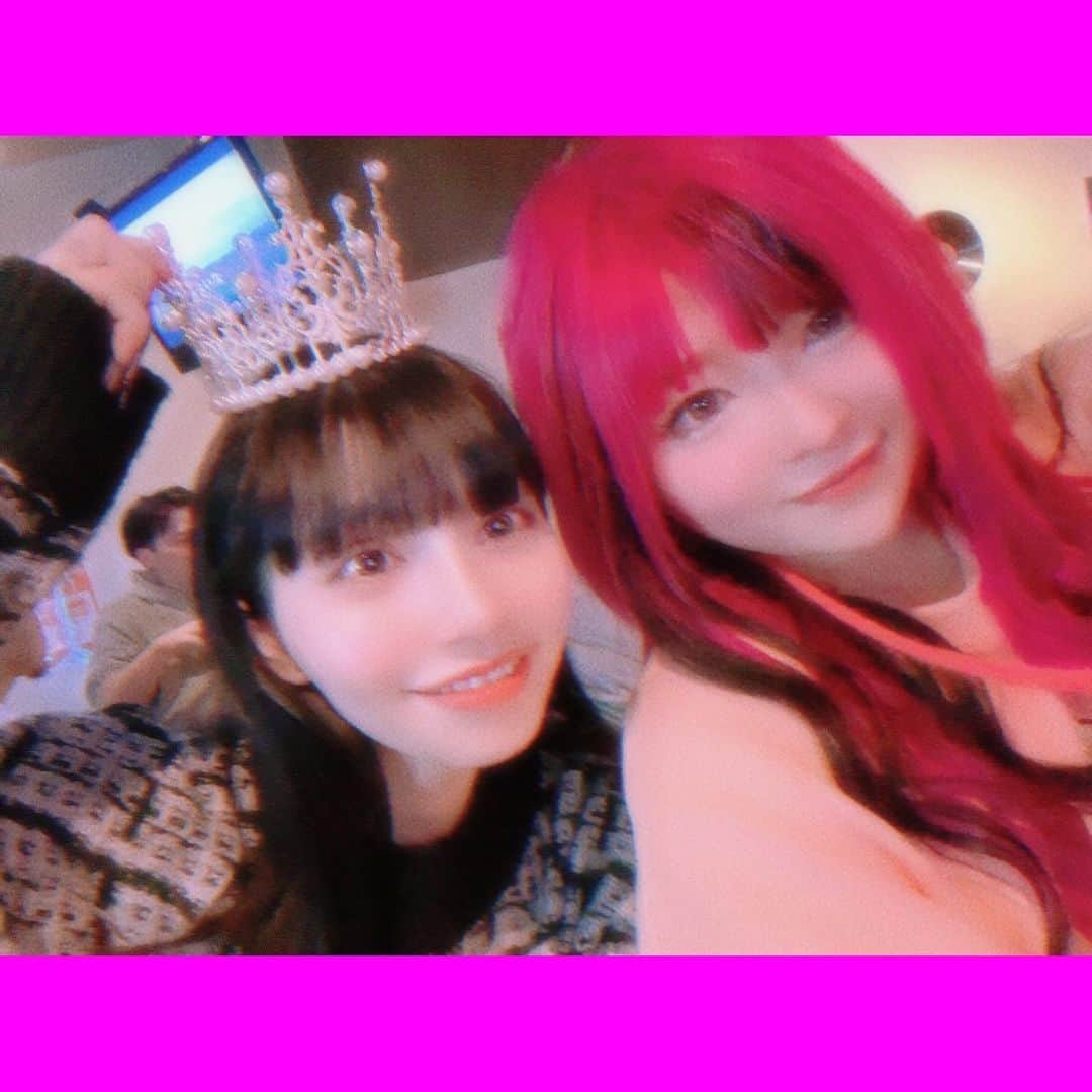 のインスタグラム：「.  👑  #いつだかの思い出 #リンダカラー∞りなぴっぴ #おはようライオネルくん #おいしいってかわいい」