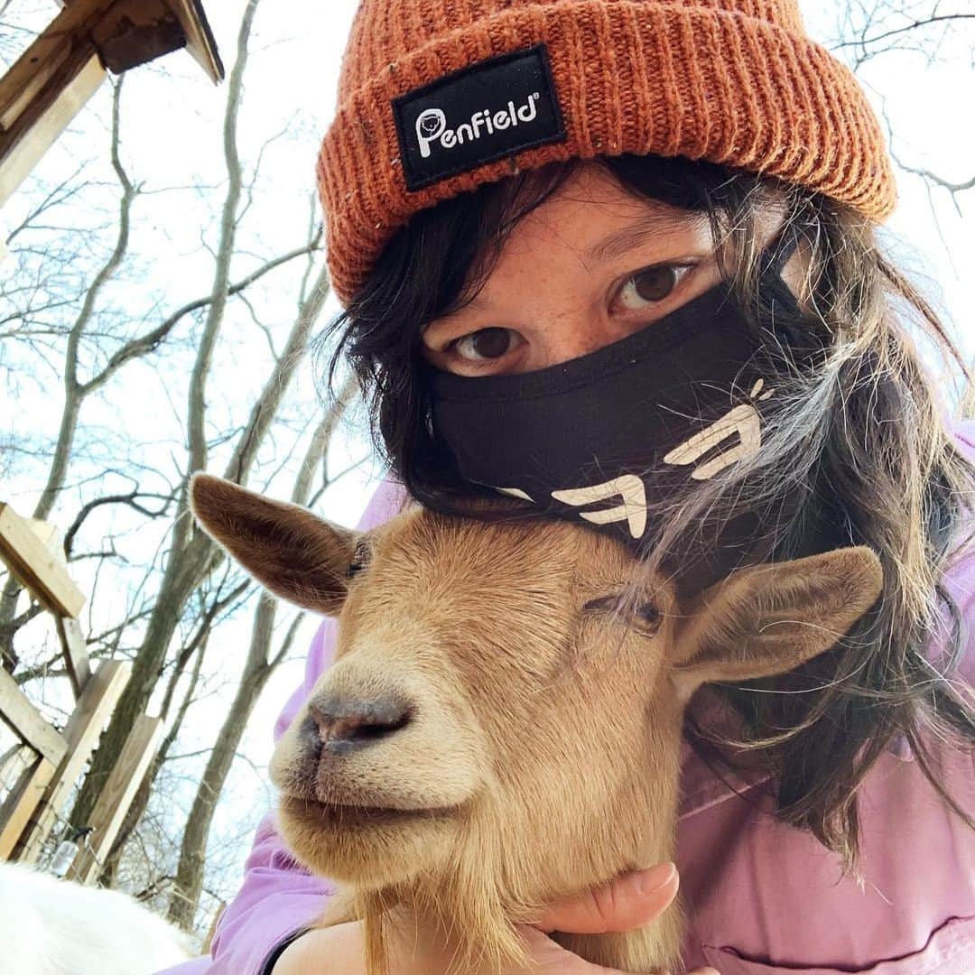 ペンフィールドさんのインスタグラム写真 - (ペンフィールドInstagram)「A goat and a G.O.A.T @carinasama  #PenfieldUSA #ForLifeInTheOpen」11月22日 1時02分 - penfieldusa