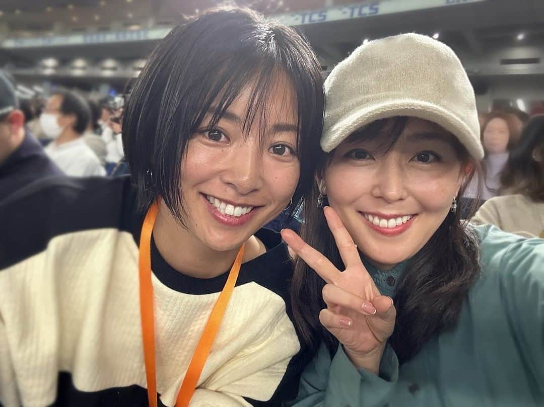 伊藤えみさんのインスタグラム写真 - (伊藤えみInstagram)「お馴染みだけどお久しぶりのツーショット✌️片岡安祐美ちゃんと東京ドームで野球観戦⚾️背番号1番ピッチャーイチローさんとても美しかったし、試合そのものも見応え抜群！おまけに安祐美ちゃんの解説付きで、こりゃもう最高としか言いようがない🙌  #イチロー選抜 #高校女子野球選抜 #神戸智辯  #kobechiben  #東京ドーム  #野球 #野球観戦 #baseball  #ピッチャーイチロー #イチロー  #完封勝利 #片岡安祐美 #伊藤えみ」11月22日 1時08分 - itoemi1019