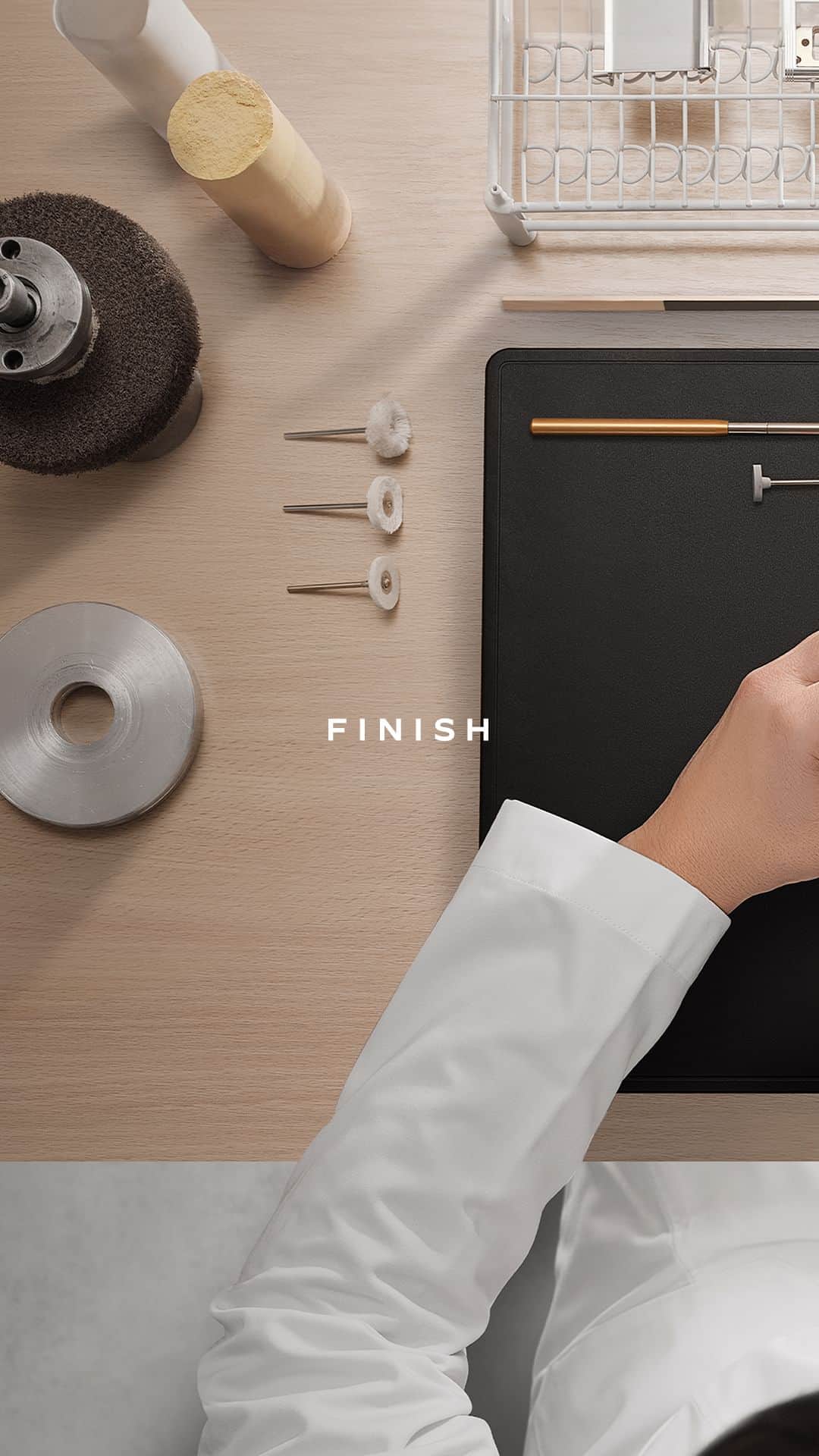 ジャガールクルトのインスタグラム：「Beveling: A refined expertise. #InTheMaking _ In The Making, Beveling Discover watchmaking like never before. _ The craft of beveling is extremely precise and exclusively done by hand as no machine can replicate this technical prowess. This meticulous decoration technique enhances the components of our grand complications, accentuating the edges of timepieces and making the components’ angles shine to create a play of luminous reflections. _ #JaegerLeCoultre #InTheMaking #HomeOfFineWatchmaking #Craftsmanship #SavoirFaire」
