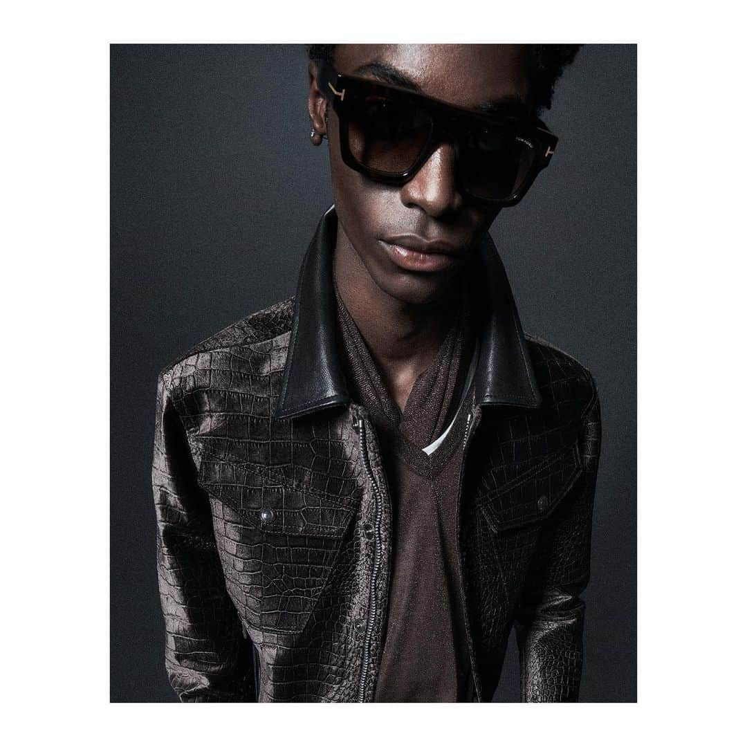 トムフォードのインスタグラム：「THE FAUSTO EYEWEAR  DISCOVER THE CURATED GIFT GUIDES ON TOMFORD.COM  #TOMFORD #TFGIFTS」