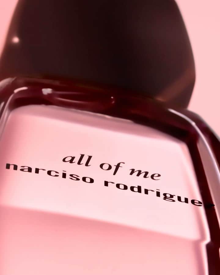 ナルシソロドリゲスのインスタグラム：「Addictive. Unexpected. Iconic. all of me by narciso rodriguez.  #allofme #narcisorodriguezparfums #parfum #fragrance」