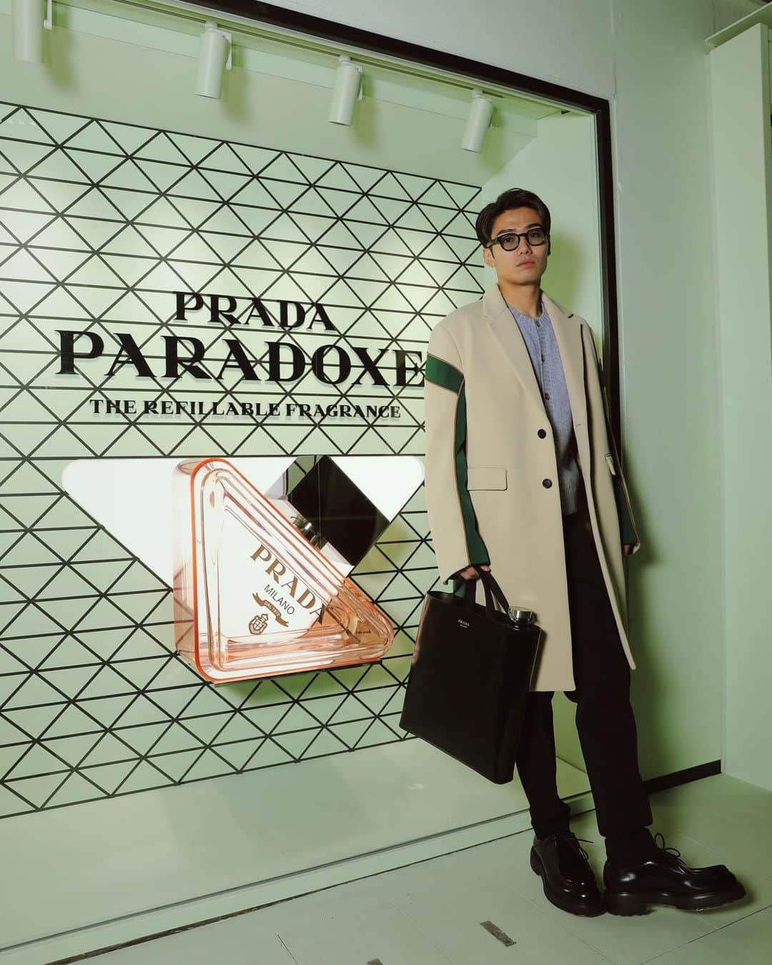 鈴々木響さんのインスタグラム写真 - (鈴々木響Instagram)「PRADA BEAUTY  PRADAを代表するフレグランスの数々を体験&購入できる”PRADA BEAUTY TOKYO”が東京原宿にオープンすることに先駆けひと足先に行ってきました！  新アイコンフレグランスのパラドックスは、PRADAを象徴するトライアングルのデザインで、アクセサリー感覚で持ち運べるのでギフトなどにとてもオススメ🎁  #prada #PradaParadoxe #PradaBeauty #プラダパラドックス #PR」11月22日 1時53分 - hibiki__0106