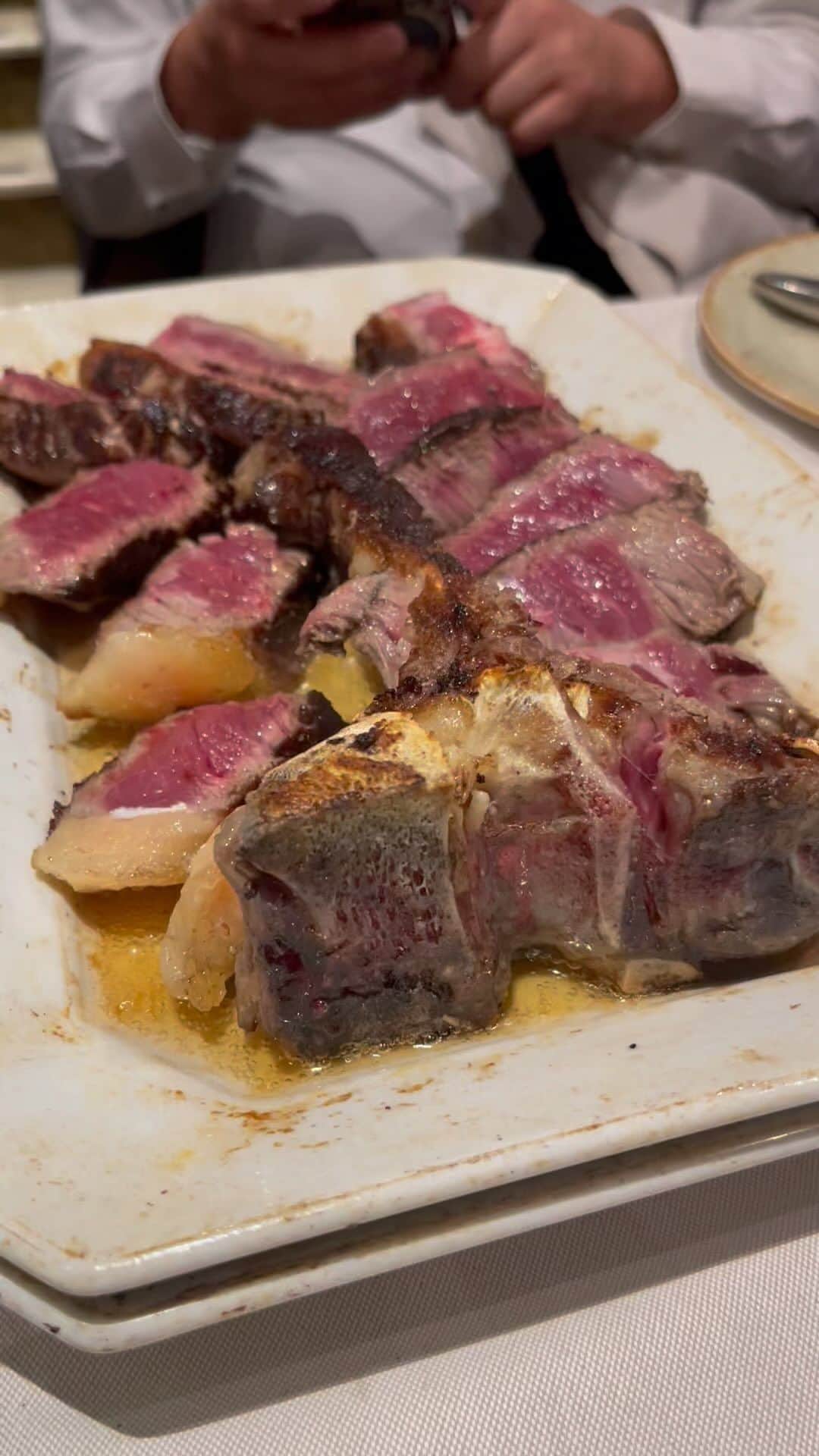 三好ジェームスのインスタグラム：「イタリア牛も美味しい。」