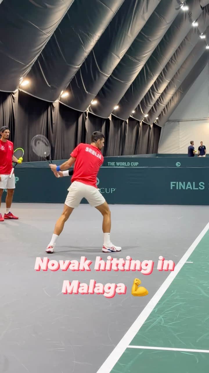 ATP World Tourのインスタグラム：「World No. 1 @djokernole practices for the first time in Malaga 🔥   #DavisCupFinals」