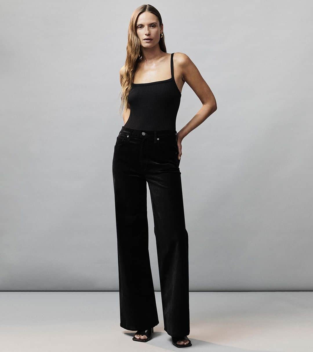 のインスタグラム：「Embrace Holiday styling with sleek velvet looks.」