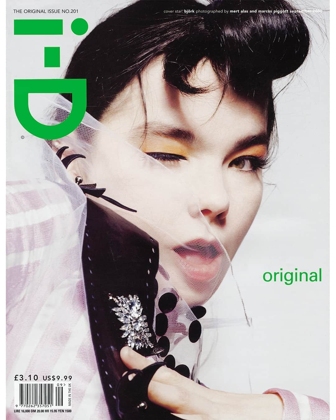 i-Dさんのインスタグラム写真 - (i-DInstagram)「Happy Birthday, @bjork! 🎂 🖤⁠ ⁠ Swipe ➡️ to look back on her 6 iconic i-D covers, from 1993-2020.⁠ ⁠ Which is your fav? ⬇️⁠ ⁠ 1️⃣: The Europe Issue, No.116, May 1993 ⁠ Photography @matthewrlewisportraits⁠ 2️⃣: The Street Issue, No.132, September 1994 ⁠ Photography @ellenvonunwerth⁠ 3️⃣: The Love Life Issue, No.154, July 1996 ⁠ Photography @lorenzoagiusofficial⁠ 4️⃣: The Original Issue, No. 201, September 2000 ⁠ Photography @mertalas & @macpiggott⁠ 5️⃣: The Out of the Blue Issue, No.277, June 2007 ⁠ Photography @inezandvinoodh⁠ 6️⃣: The 40th Anniversary Issue, no. 361, Winter 2020 Photography @mertalas & @macpiggott⁠ ⁠ #Bjork」11月22日 2時03分 - i_d