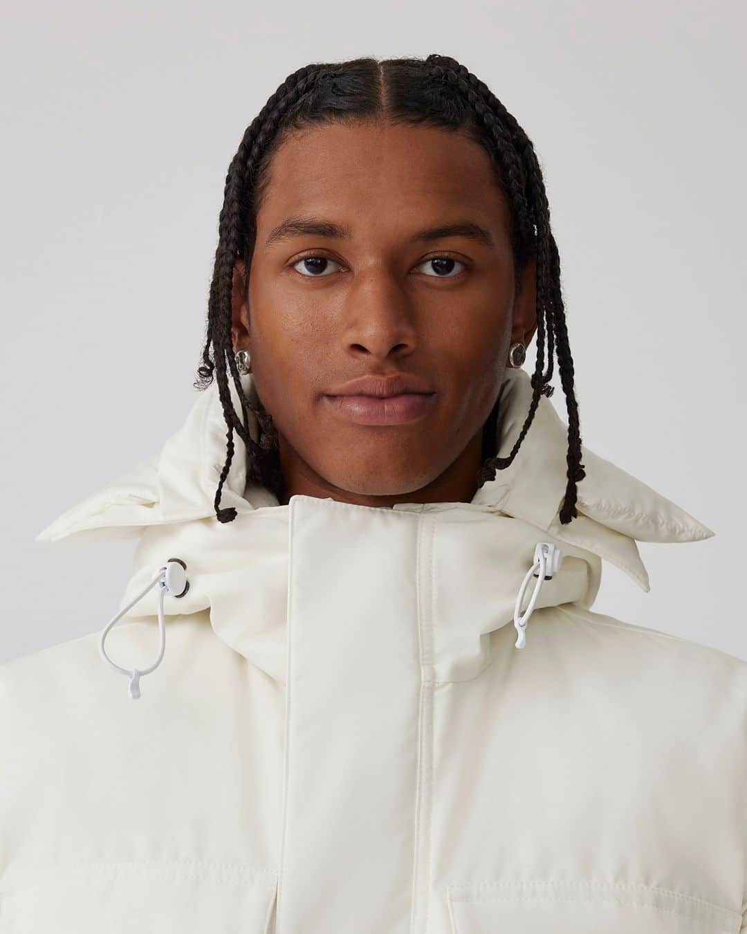 カナダグースのインスタグラム：「​We’ve designed our new Paradigm styles from materials made to protect you in nature's most extreme conditions.   Starting with Recycled Organic Arctic Tech® crafted from 85% Recycled Polyester and 15% Organic Cotton and our Recycled Feather-Light Ripstop made from 100% Recycled Nylon chosen for its feather-like weight without compromising performance. #Sustainability   Link in bio to shop.​」
