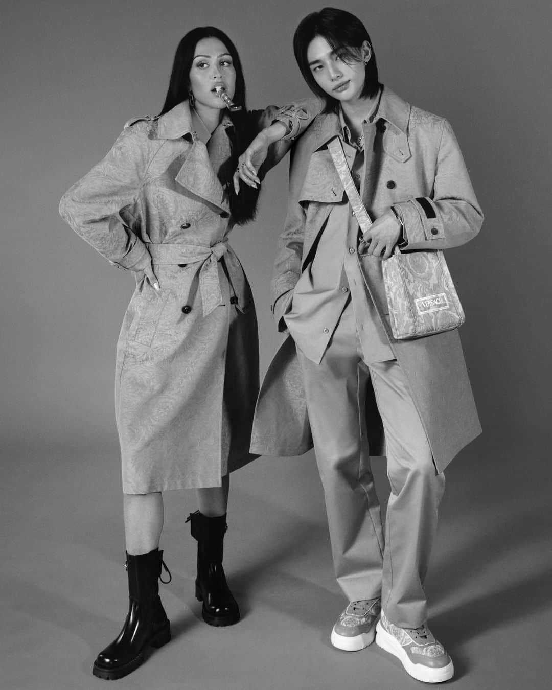 ジャンニヴェルサーチのインスタグラム：「Versace Holiday  Amelia wears Barocco jacquard cotton trench coat; Alia boots - Hyunjin wears car coat; cotton poplin shirt; cotton chinos; Barocco jacquard Odissea sneakers; Athena mini tote bag   Now at Versace.com via the link in bio  Photography by Angelo Pennetta  @hynjinnnn @realstraykids #VersaceHoliday #VersaceAthena #Versace  #StrayKids」