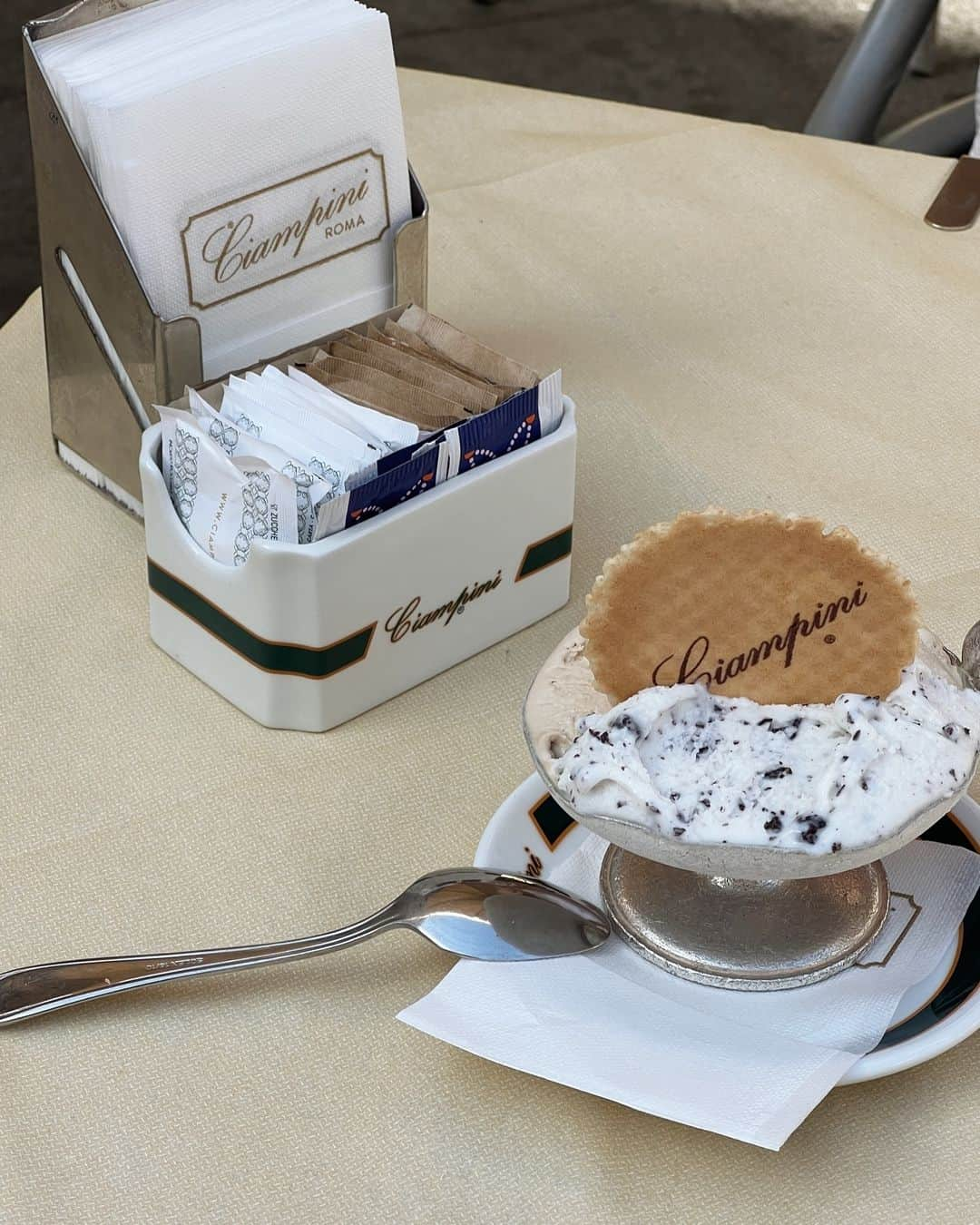 Carin Olssonさんのインスタグラム写真 - (Carin OlssonInstagram)「🍨」11月22日 2時03分 - parisinfourmonths