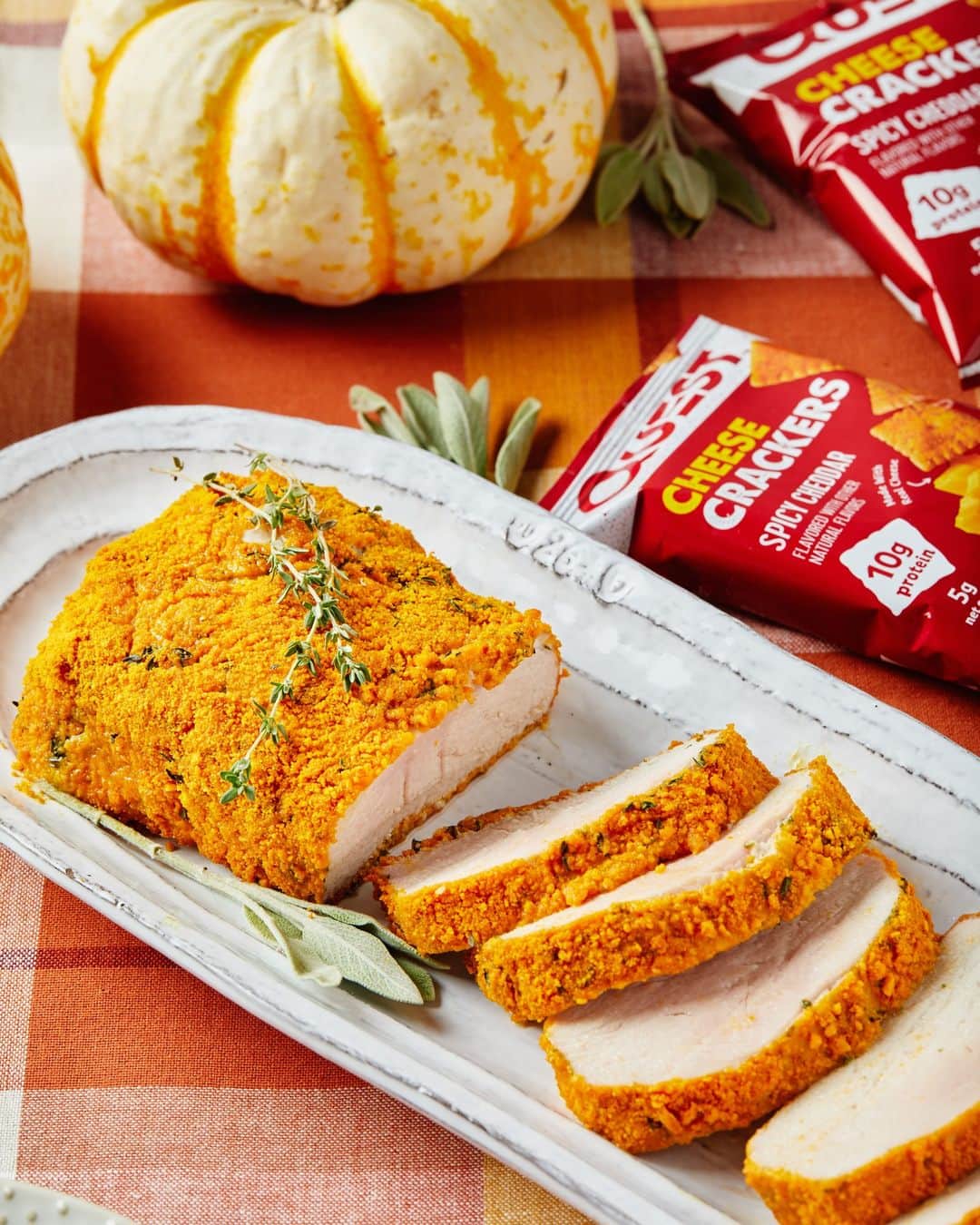 questnutritionのインスタグラム：「Questified Spicy Pork Tenderloin 💪🔥😋 • 👉 FULL RECIPE LINK IN BIO (swipe to 2nd card) 👈 • Per serving: 25g protein, 3g carb, 7g fat (3g net carbs) #OnAQuest #QuestNutrition #QuestCrackers」