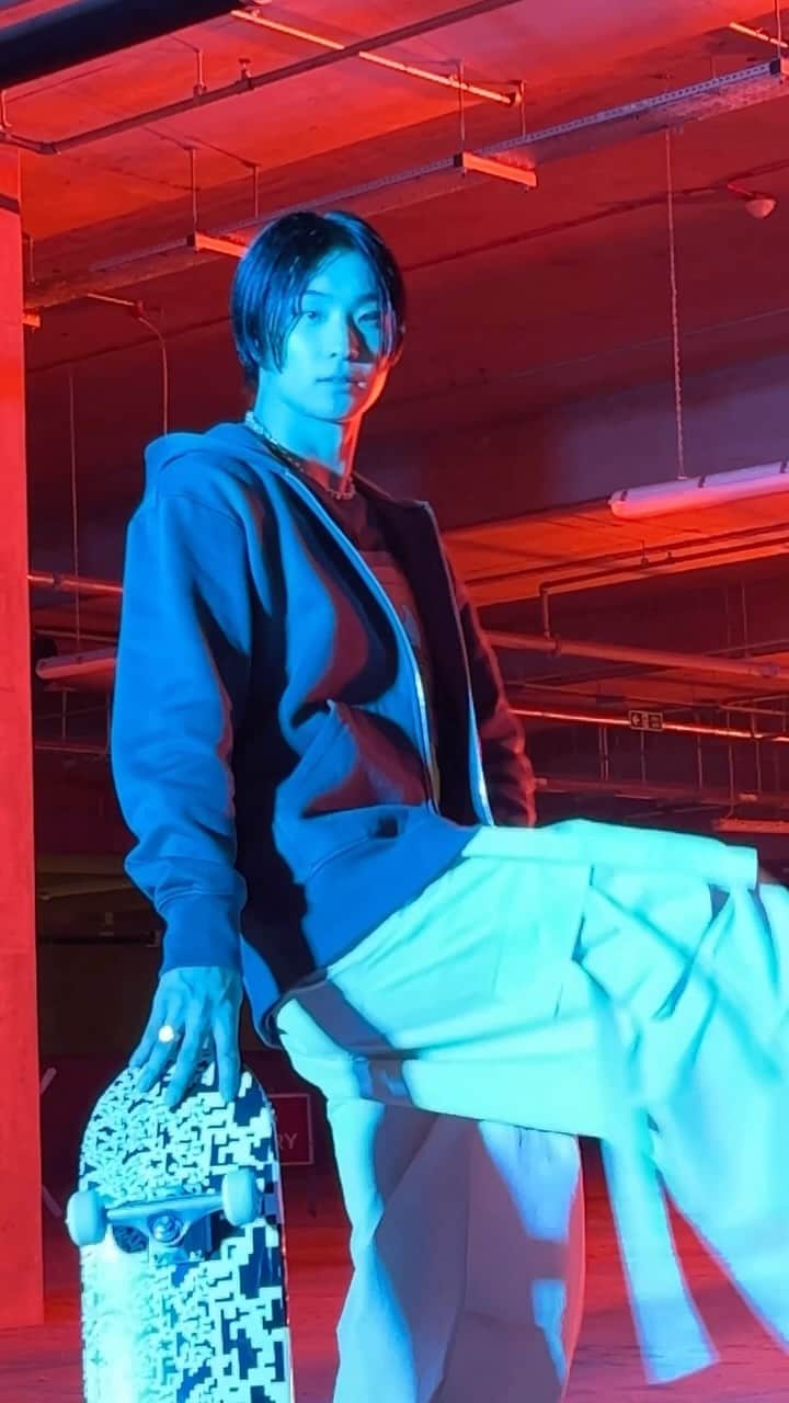 ASOSのインスタグラム：「Skydiving and skateboarding 🤯 two reasons why @minikim is one of our faves. Get to know more about Kim #ASOSYourWay」