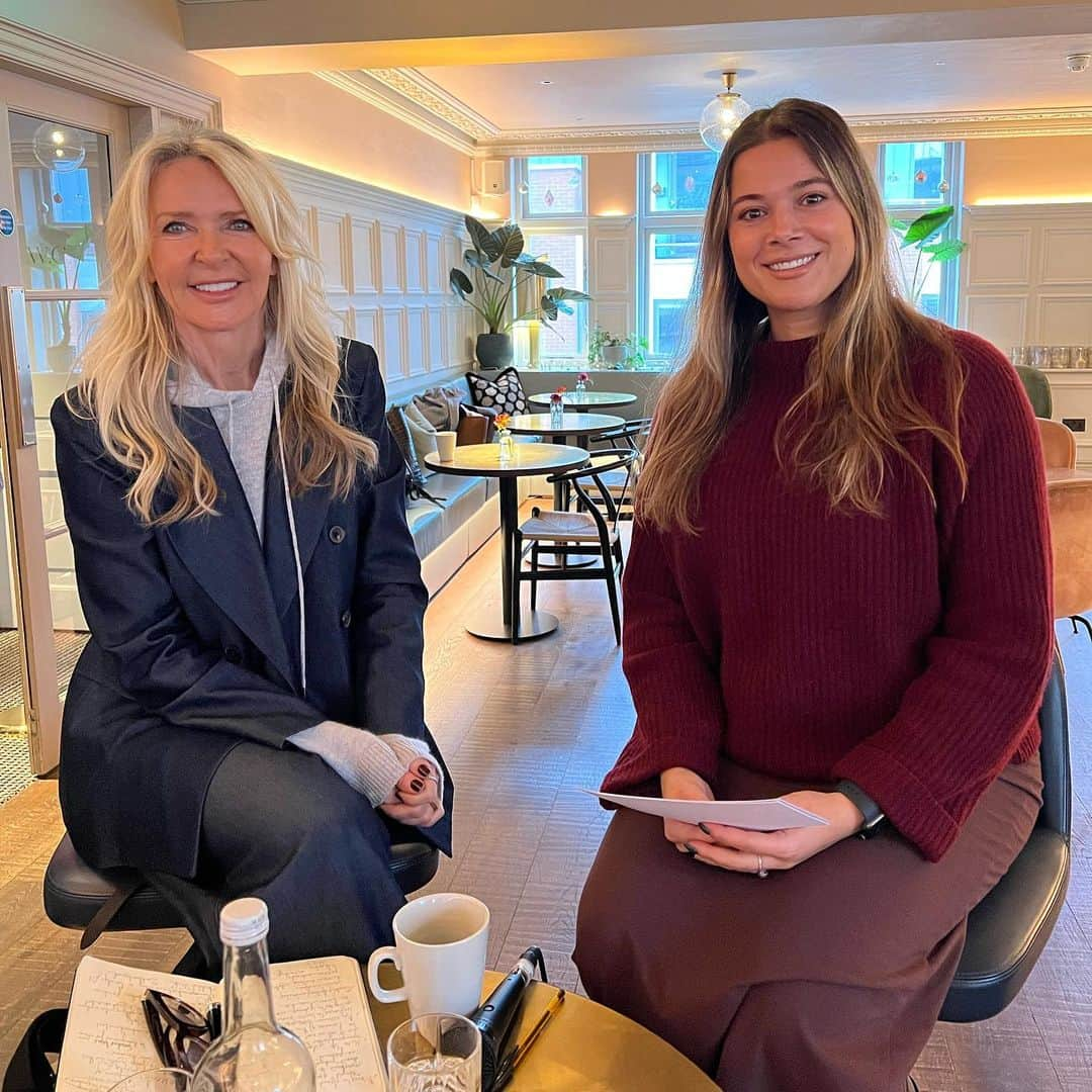 アマンダ ウェイクリーさんのインスタグラム写真 - (アマンダ ウェイクリーInstagram)「Such fun discussing Business Resilience with the brilliant and gorgeous @hannahharley this morning at The Allbright Club. Sometimes it isn’t until you get asked the right questions that you realise just how much you have learned on the journey and it is a privilege to be able to share that knowledge with an interested and engaged audience. Thank you to The @allbright for hosting me and to all the members who came. We can learn so much from each other if we are open and willing to share our learnings. Unwittingly, I came up with a new phrase during our conversation which I really love…REFLECT DON’T REGRET as part of our journeys… I hope I am always curious, learning and growing… sometimes life throws us curve balls but there are often silver linings if we are open to them…  #Amandawakeley #allbrightclub #womeninbusiness #businessresilience #fashiontalks #london #womensupportingwomen #membersclub #crazysexyfood #reflectdontregret」11月22日 2時14分 - amandawakeley