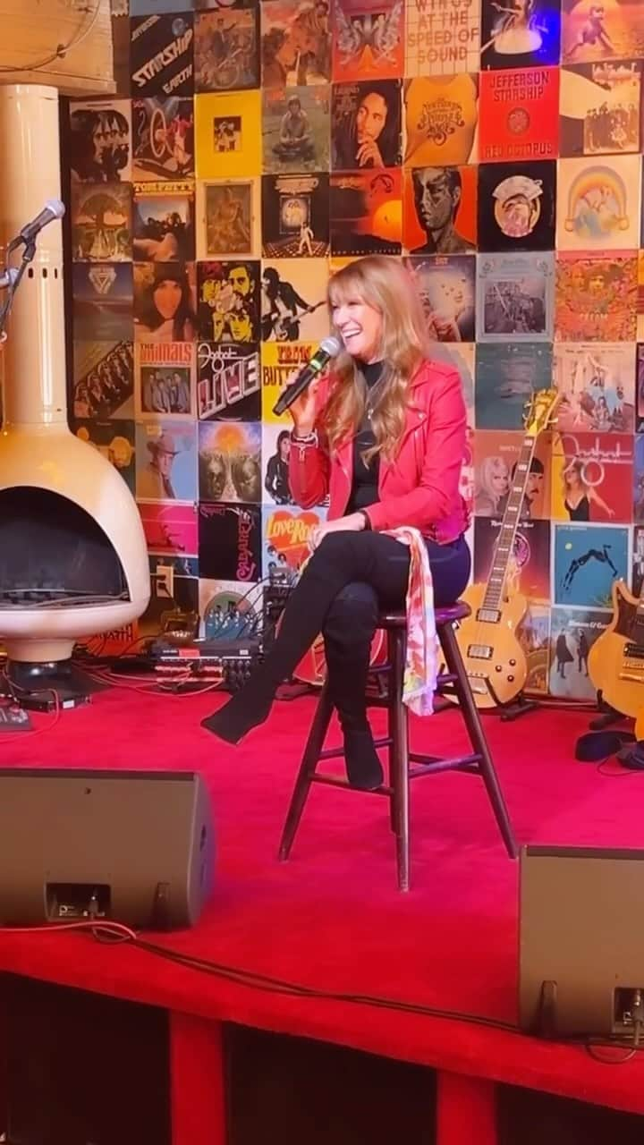 ジェーン・シーモアのインスタグラム：「Yesterday I was invited to speak at the Composers Club of Malibu! I spoke on a little bit of everything from my mother, my career, the story behind the Open Heart, and the @TheOpenHeartsFoundation. 🥰⁣ ⁣ This clip I’m sharing starts with my best Paul McCartney impression then quickly dives into my story with the great Christopher Reeve. Enjoy! ♥️」