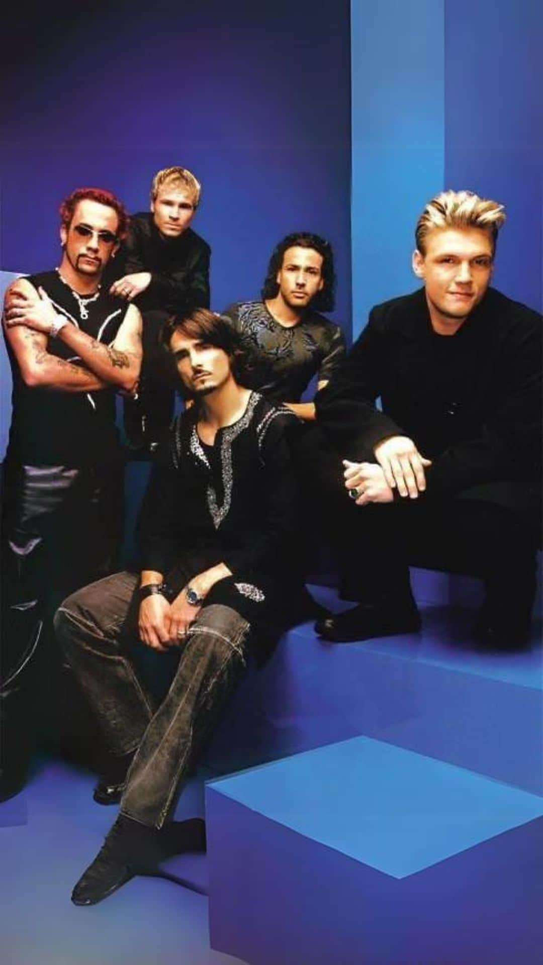 backstreetboysのインスタグラム：「On this day in Backstreet history, we released our album ‘Black & Blue.’ 🖤💙 #BSB30」