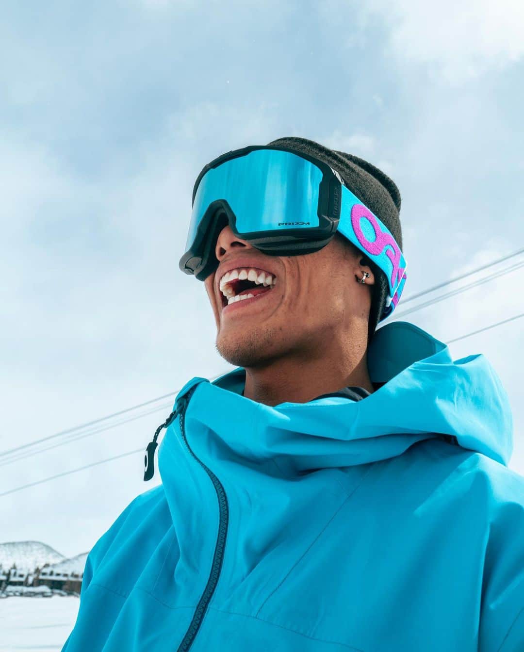 OAKLEYさんのインスタグラム写真 - (OAKLEYInstagram)「Combining boundless creativity with the knowledge gained from years of producing snow-centric equipment, the Oakley Snow Collection is now available in-store and online. @yukikadono #DrawYourLine」11月22日 2時28分 - oakley