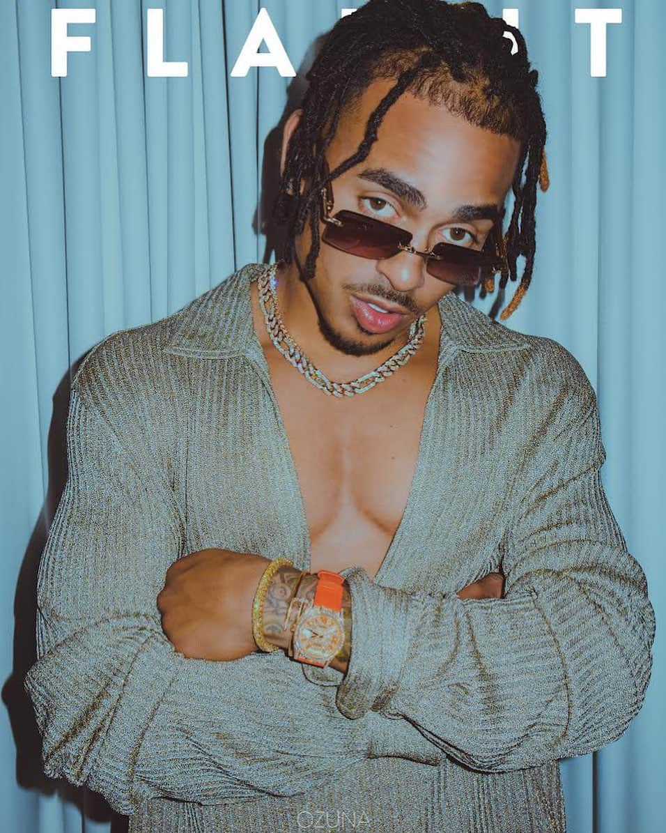 Flaunt Magazineのインスタグラム：「Global superstar @Ozuna for the 25th Anniversary Issue, Under the Silver Moon!  The multi-award winning, multi-platinum artist just released his new album, ‘Cosmo,’ via @SonyMusicLatin, an exploration of humanistic themes of the joy and darkness that exist within all of us, presenting a new chapter in the musician’s career.  On the record, Ozuna says, “This record is a completely new direction for me…It’s the realest and most honest iteration of my artistry. It’s a whole new level for me–we followed our instincts and the project came together very naturally. I’m really excited for all the fans to get to listen and enjoy it.”  Read the full story on flaunt.com!   Ozuna wears @Missoni top, @ChromeHeartsOfficial sunglasses, necklace, and bracelets, and talent’s own watch.   Photographed by @Kevin_Amato Styled by @Everybodys.Favorite.Nobody  Written by @ConstanzaFalcoR  Groomer: @FrancesNievesPR Flaunt Film: @Uhhvonte Location: @SLSSouthBeach   #FlauntMagazine #UnderTheSilverMoon #Ozuna #Cosmo」