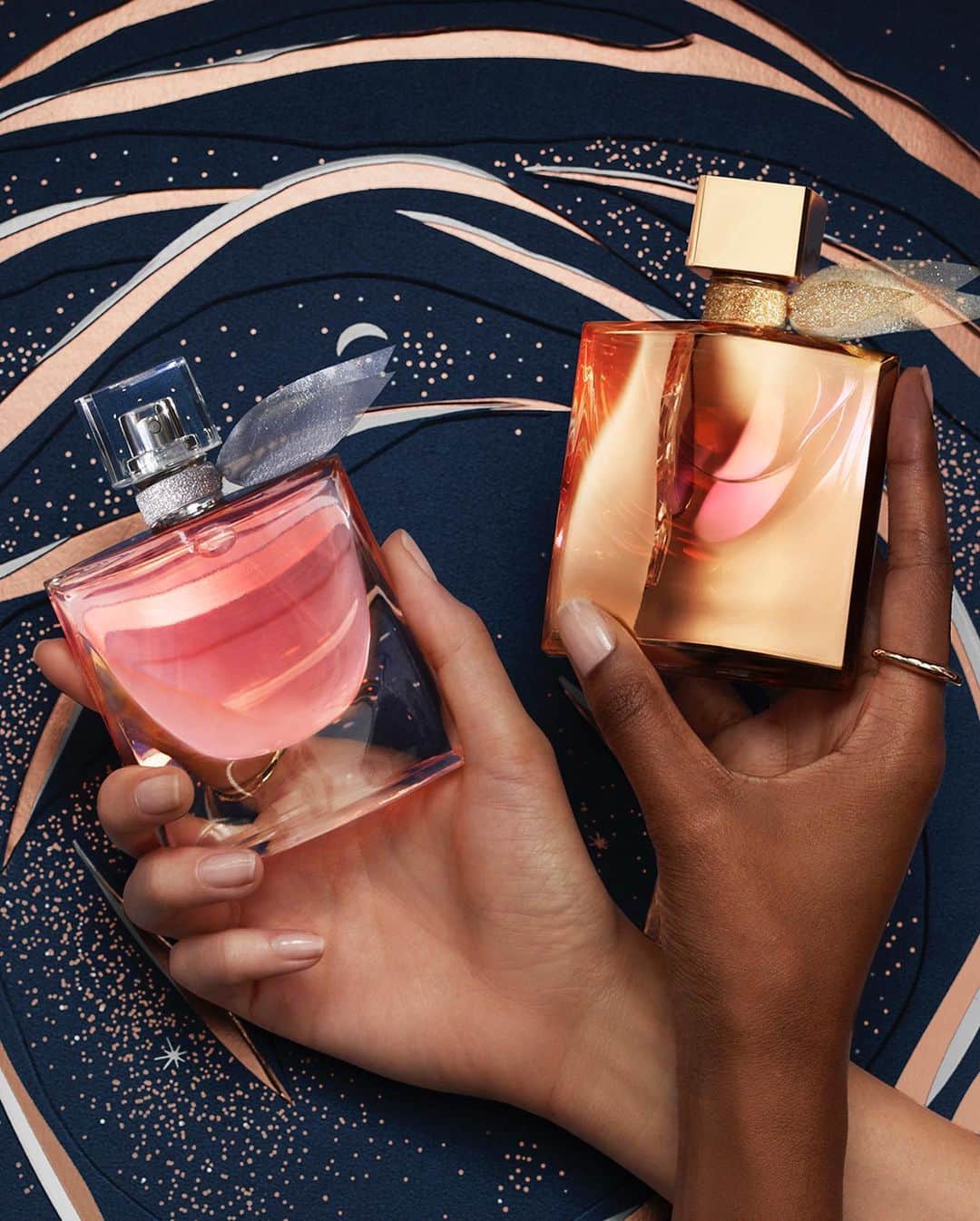 Lancôme Officialさんのインスタグラム写真 - (Lancôme OfficialInstagram)「To share or keep, offer a truly personalized gift with Lancôme’s engraving service. The complementary engraving service can be added to all fragrance bottles, for a priceless memory.  #Lancome #LancomexLouvre #Holiday23」11月22日 2時22分 - lancomeofficial