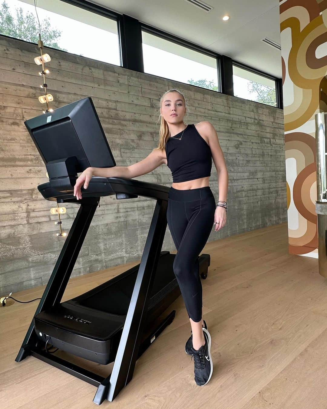 レイチェル・ヒルバートさんのインスタグラム写真 - (レイチェル・ヒルバートInstagram)「The @NordicTrack Treadmill 2450 is definitely a popular choice for home workouts. Its challenging workout programs and personal trainers can help you achieve your fitness goals effectively. With the  iFit membership sold separately, you'll have access to a variety of workout options and the guidance of iFit instructors, which can make your workouts more enjoyable and engaging. Head to my bio for my testimony. 💪🏼💪🏼#ad」11月22日 2時36分 - rachelhilbert