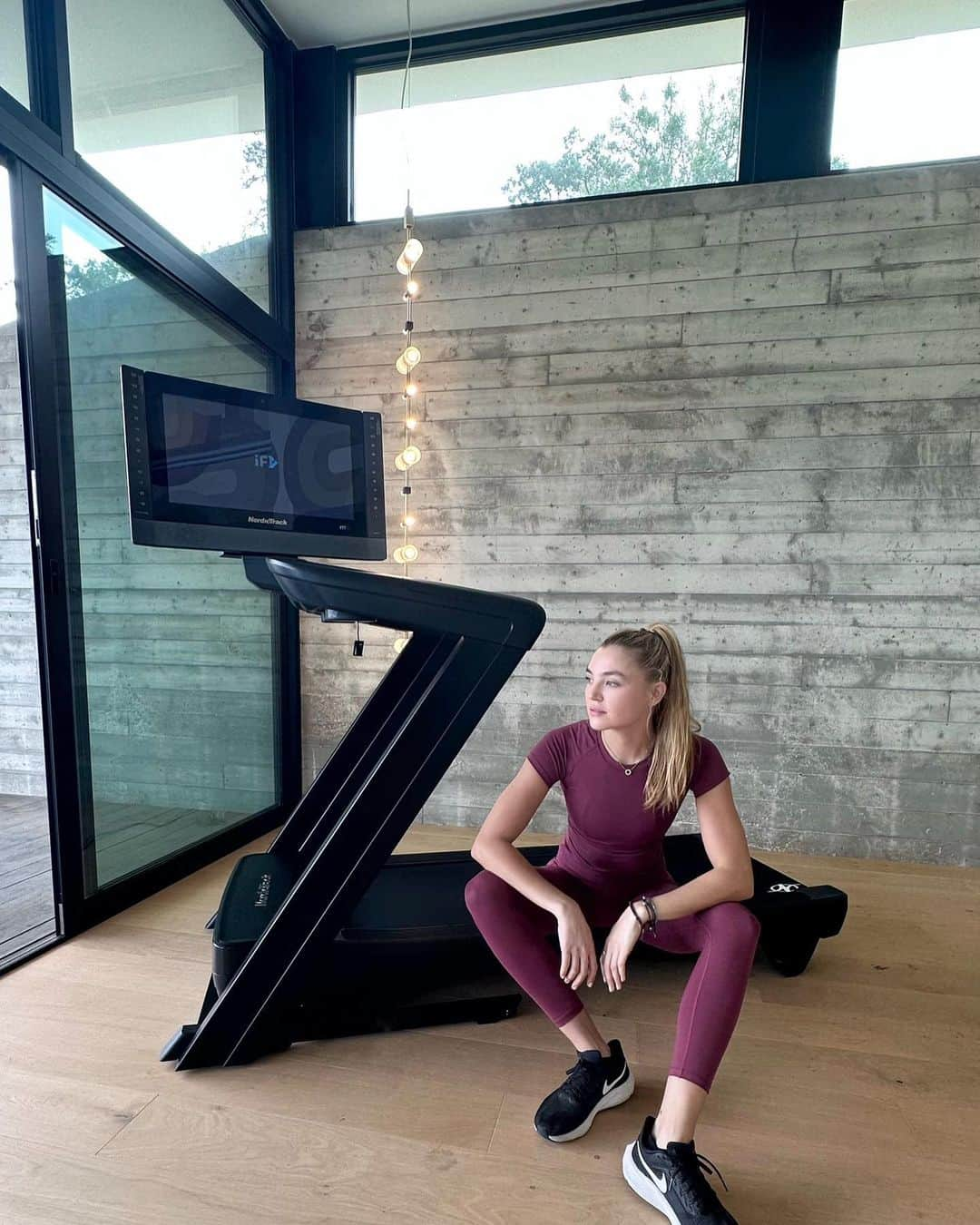 レイチェル・ヒルバートさんのインスタグラム写真 - (レイチェル・ヒルバートInstagram)「The @NordicTrack Treadmill 2450 is definitely a popular choice for home workouts. Its challenging workout programs and personal trainers can help you achieve your fitness goals effectively. With the  iFit membership sold separately, you'll have access to a variety of workout options and the guidance of iFit instructors, which can make your workouts more enjoyable and engaging. Head to my bio for my testimony. 💪🏼💪🏼#ad」11月22日 2時36分 - rachelhilbert