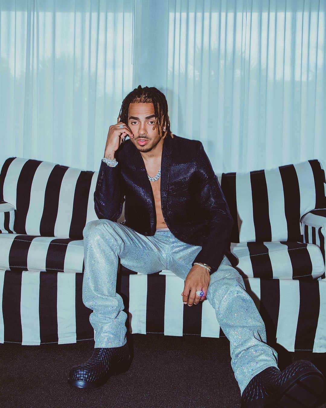 Flaunt Magazineのインスタグラム：「@Ozuna for The 25th Anniversary Issue, Under the Silver Moon!  Puerto Rican singer and rapper Ozuna is the global ambassador of Reggaeton, beginning his career performing in local shows and sharing his music on YouTube. Cut to 2012 and Ozuna’s song “Imaginando,” garnered attention from labels, and he would soon top @LatinBillboards charts.   In 2023 alone Ozuna has 15 songs in collaboration with other artists. On the art of working with other musicians, he says, “I love being able to bounce ideas off of my collaborators–all of my collaborations on this new record are really unique. I think that these songs definitely improve with including other artists because they bring a fresh perspective and allow me to expand my sound.”  Read the full feature on flaunt.com!  Ozuna wears @Dior blazer and pants, #BottegaVeneta shoes, @The24k & El Russo x AviandCo necklace, bracelet, and rings.   Photographed by @Kevin_Amato Styled by @Everybodys.Favorite.Nobody Written by @ConstanzaFalcoR Groomer: @FrancesNievesPR Flaunt Film: @Uhhvonte Location: @SLSSouthBeach   #FlauntMagazine #UnderTheSilverMoon #Ozuna #Cosmo」