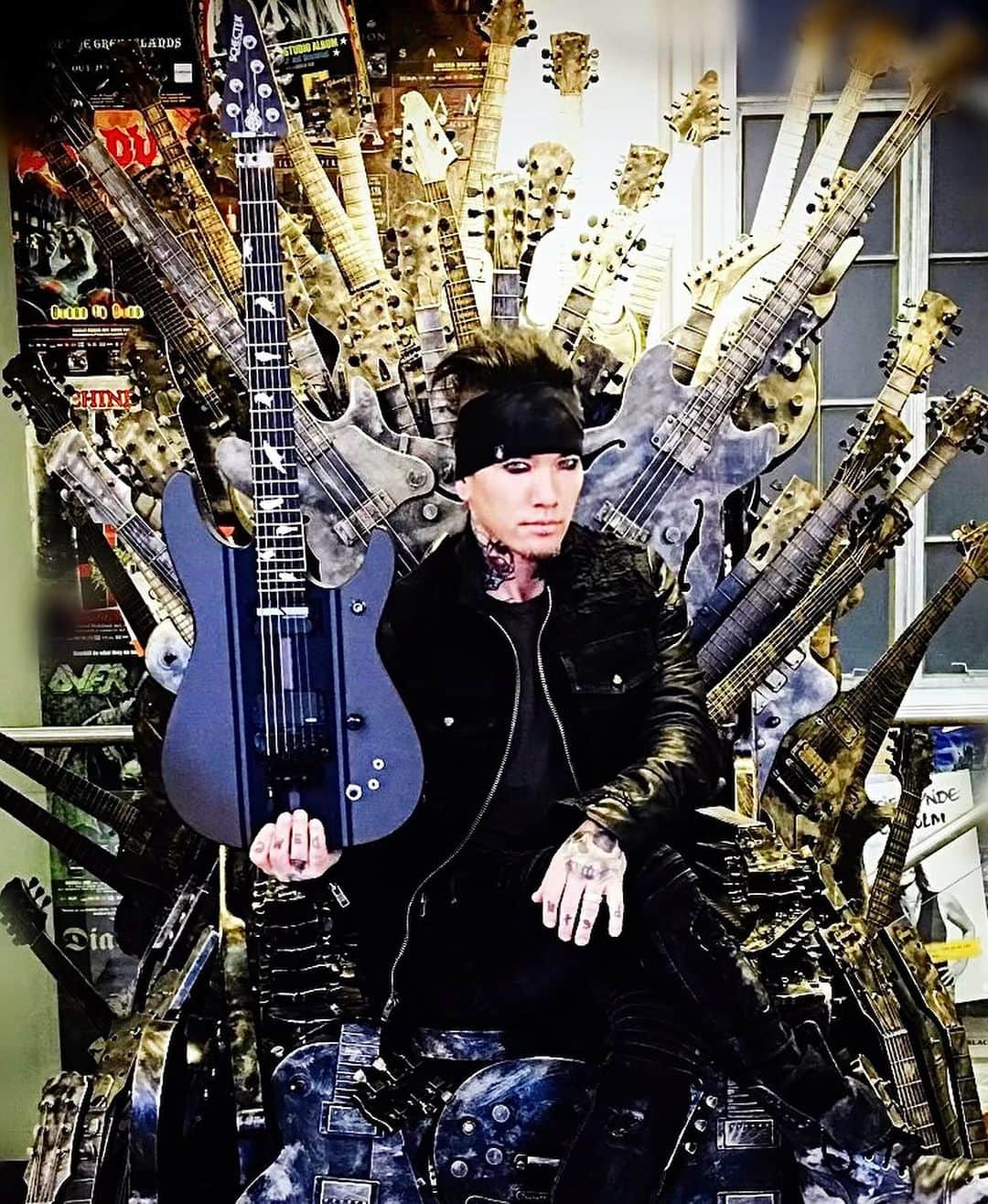 DJアシュバさんのインスタグラム写真 - (DJアシュバInstagram)「Guitar of Thrones 👑」11月22日 2時42分 - ashba