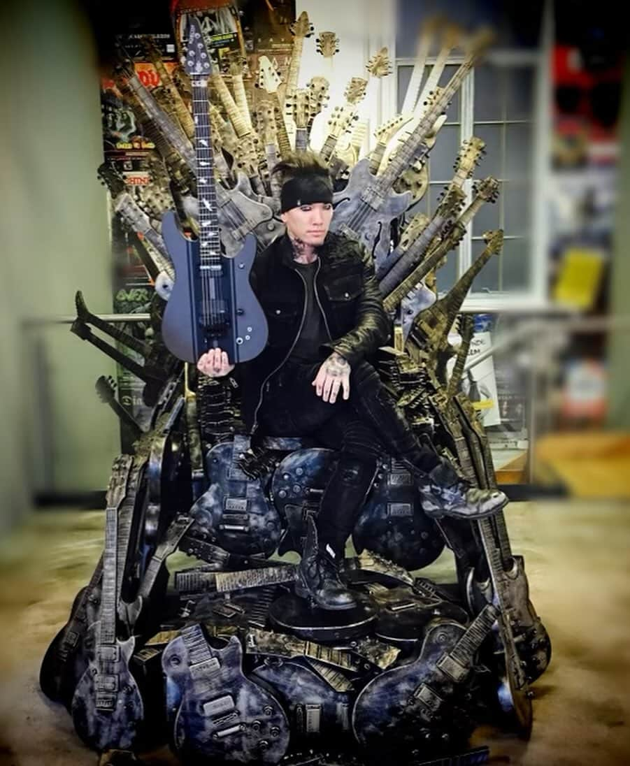 DJアシュバさんのインスタグラム写真 - (DJアシュバInstagram)「Guitar of Thrones 👑」11月22日 2時42分 - ashba