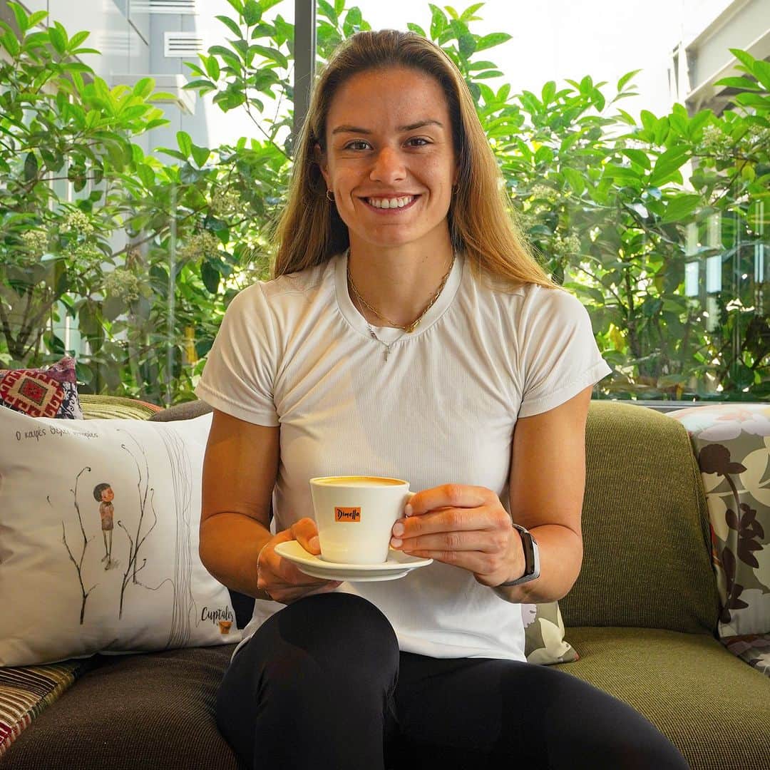 マリア・サッカリのインスタグラム：「Savoring a moment of calm with @dimellocoffeeco ☕️🙌  #dimellocoffee #inthenameofcoffee」