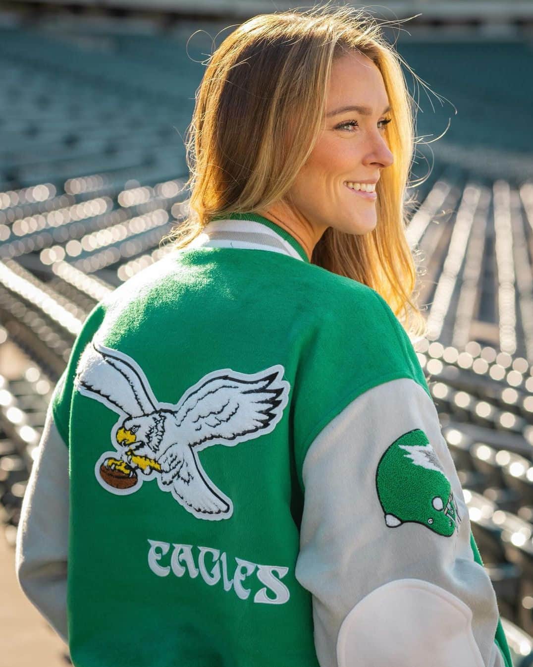 Us Weeklyさんのインスタグラム写真 - (Us WeeklyInstagram)「The plot continues to thicken on Rob McElhenney's battle to take home Kylie Kelce's Princess Diana #Eagles jacket. See how much his latest bid was at the link in bio. (📸: Philadelphia Eagles/SPORTS REPORT+ /TMX)」11月22日 3時05分 - usweekly